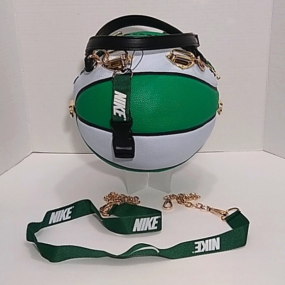 HANDMADE GREEN & WHITE Basketball Purse 🏀 - Picture 10 of 16